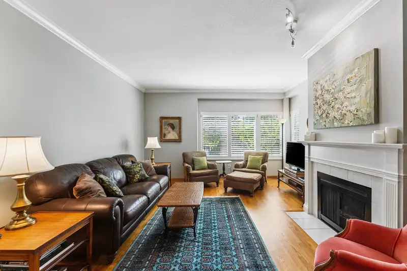 308 W 15TH STREET - photo 4 of 40