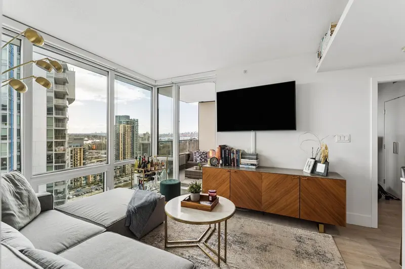 2104 680 SEYLYNN CRESCENT - photo 1 of 25