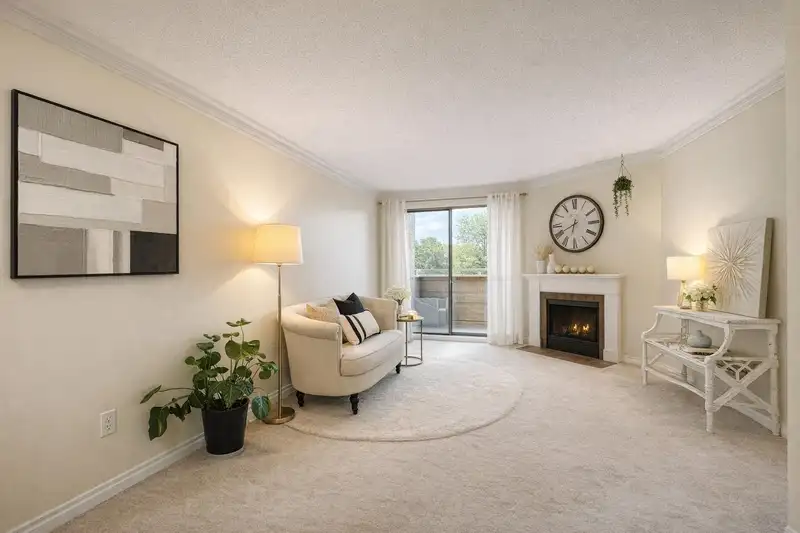 312 615 NORTH ROAD - photo 1 of 17