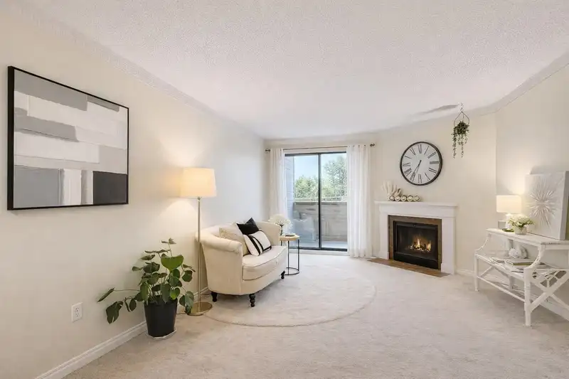 312 615 NORTH ROAD - photo 3 of 17