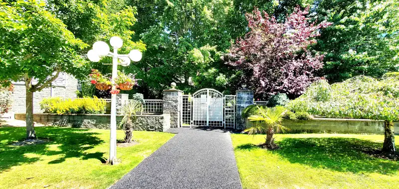 204 7660 MINORU BOULEVARD - photo 3 of 5