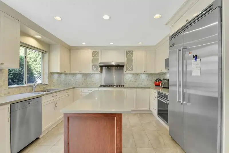 5600 CORNWALL DRIVE - photo 4 of 40