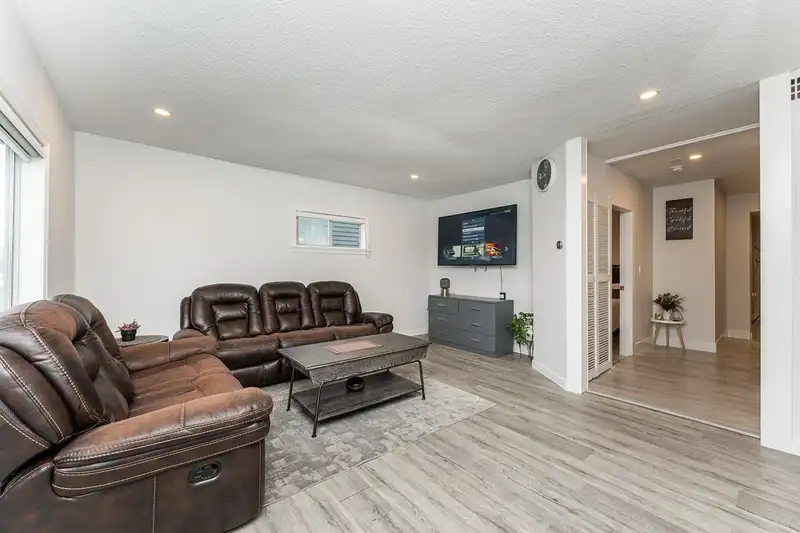 20333 WANSTEAD STREET - photo 1 of 29
