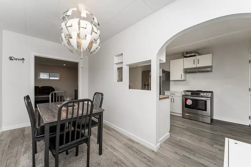 20333 WANSTEAD STREET - photo 4 of 29