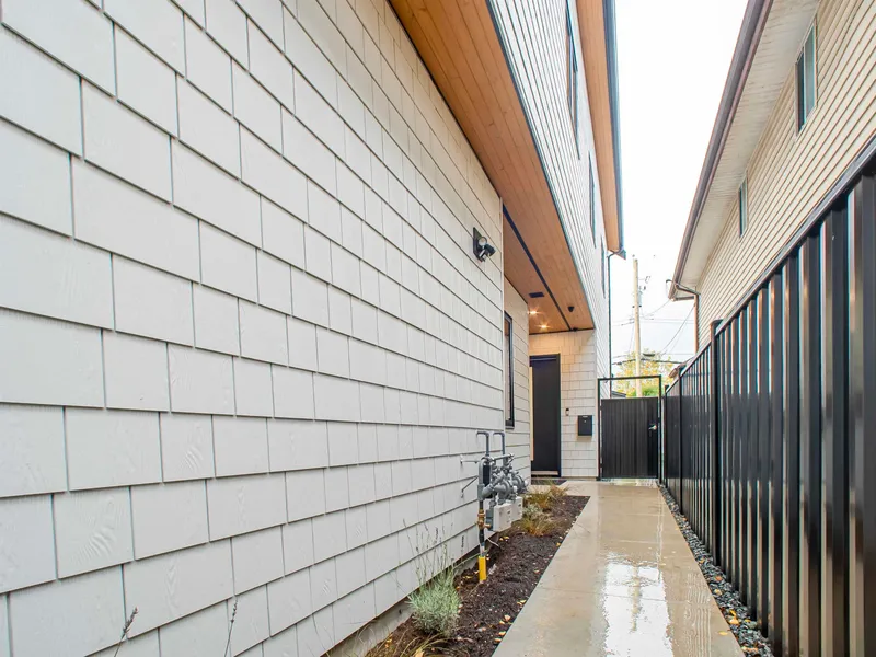 2 2785 W 21 AVENUE - photo 3 of 25