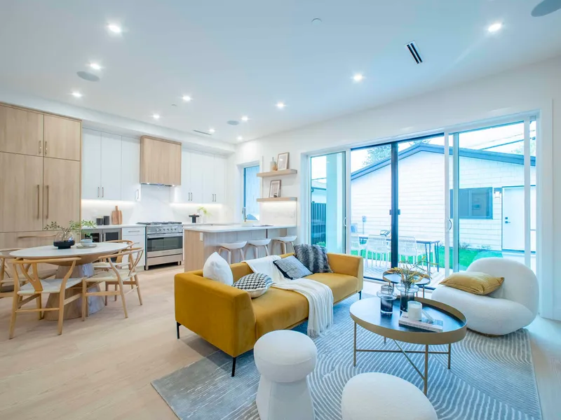 2 2785 W 21 AVENUE - photo 4 of 25