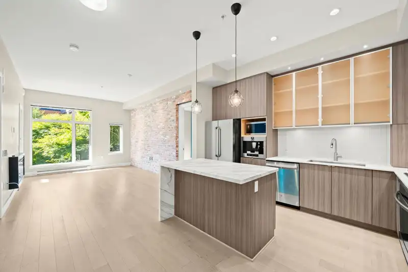 211 260 SALTER STREET - photo 1 of 33