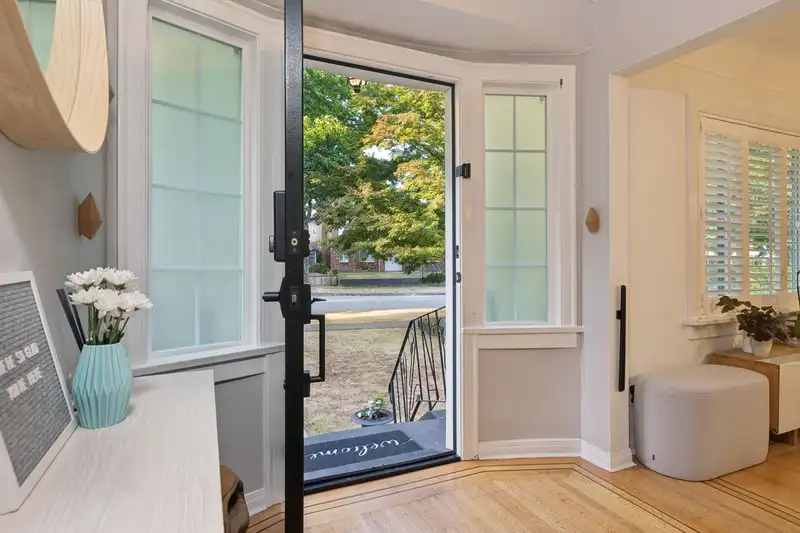 3964 DUNDAS STREET - photo 3 of 40