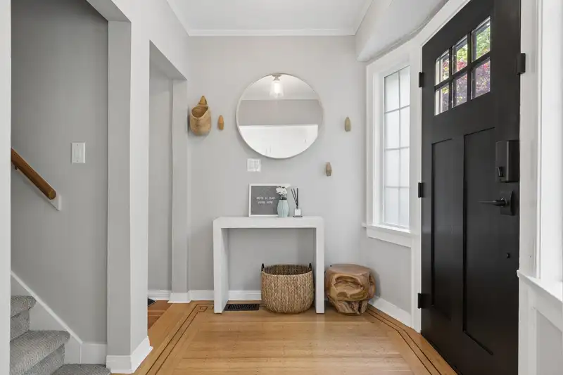 3964 DUNDAS STREET - photo 4 of 40