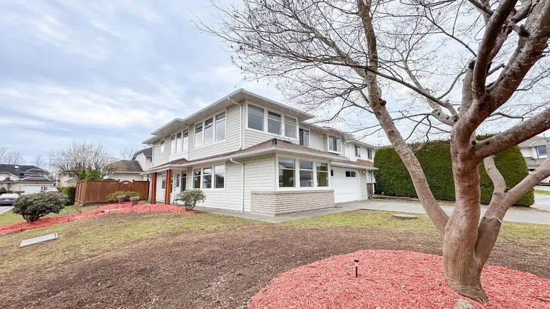 12055 CHESTNUT CRESCENT - photo 2 of 25