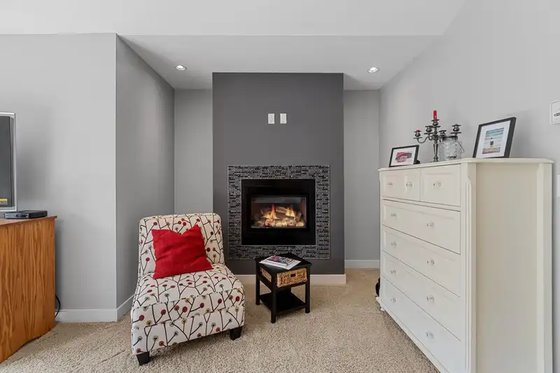 21014 80B AVENUE - photo 4 of 40