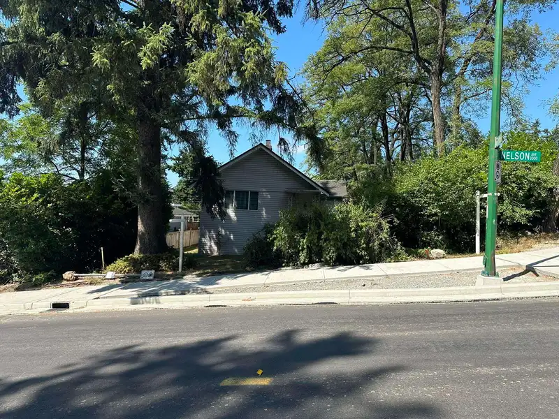 8015 NELSON AVENUE - photo 3 of 12