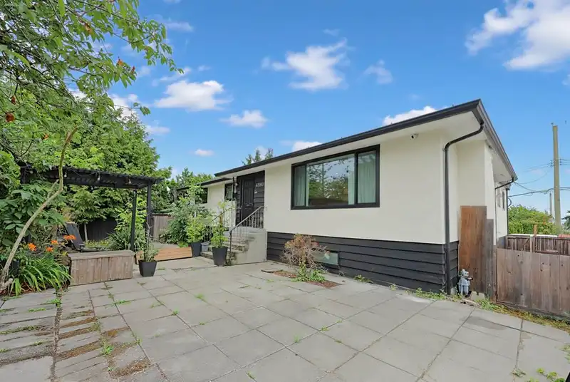4580 BOUNDARY ROAD - photo 2 of 24