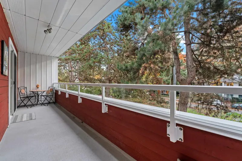 206 250 W 1ST STREET - photo 2 of 21