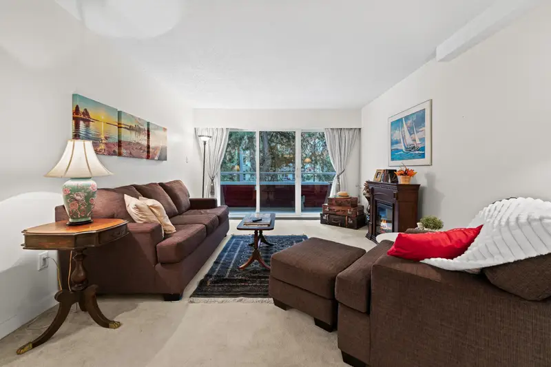 206 250 W 1ST STREET - photo 4 of 21