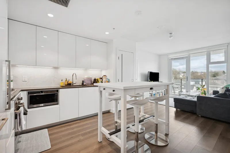 506 8121 CHESTER STREET - photo 2 of 20