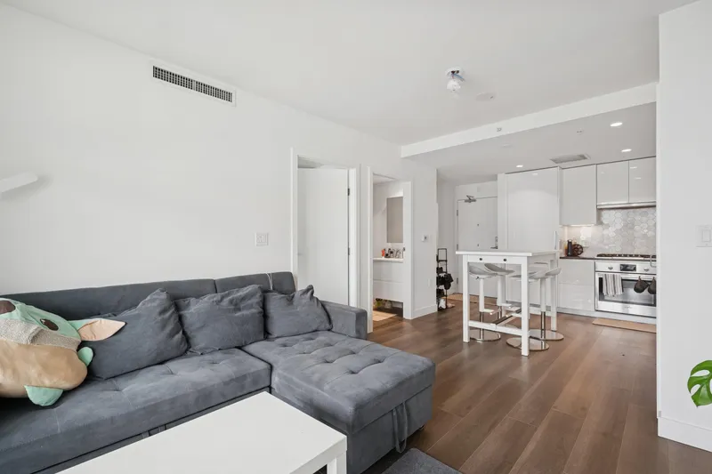 506 8121 CHESTER STREET - photo 4 of 20