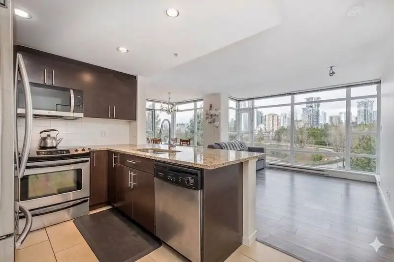 806 575 DELESTRE AVENUE - photo 3 of 21