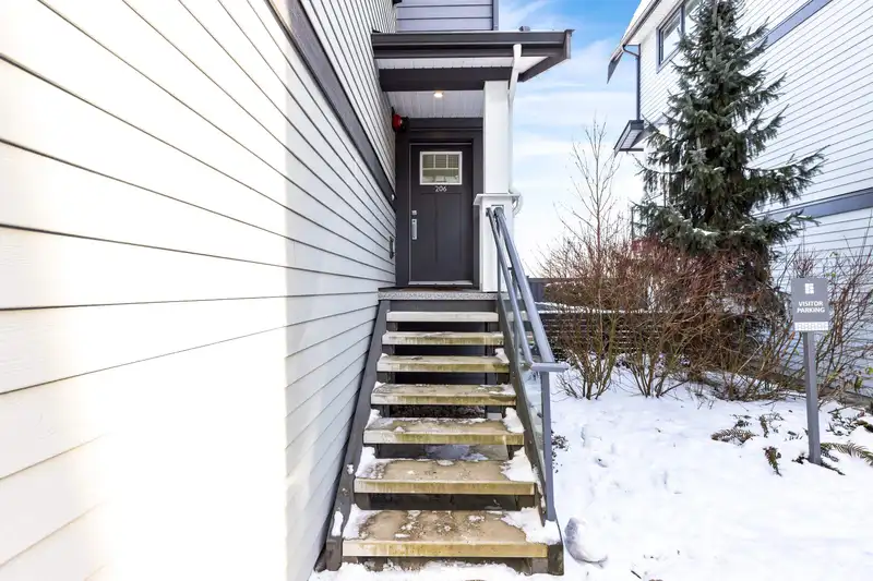 206 19451 SUTTON AVENUE - photo 3 of 40