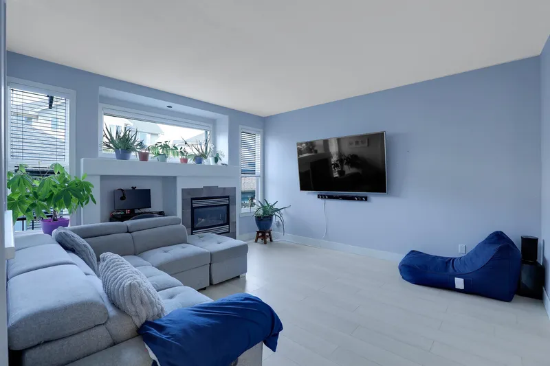 16515 60 AVENUE - photo 3 of 25