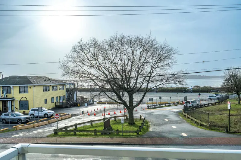 204 15777 MARINE DRIVE - photo 1 of 25