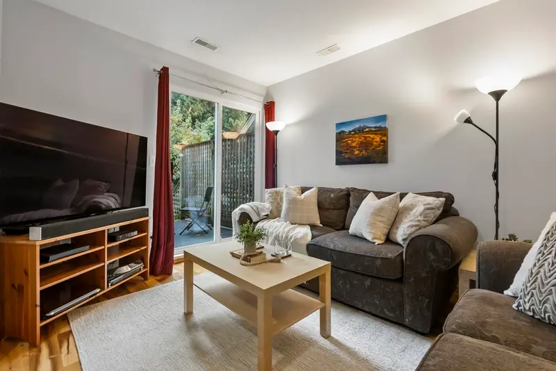 22 20543 96 AVENUE - photo 1 of 25