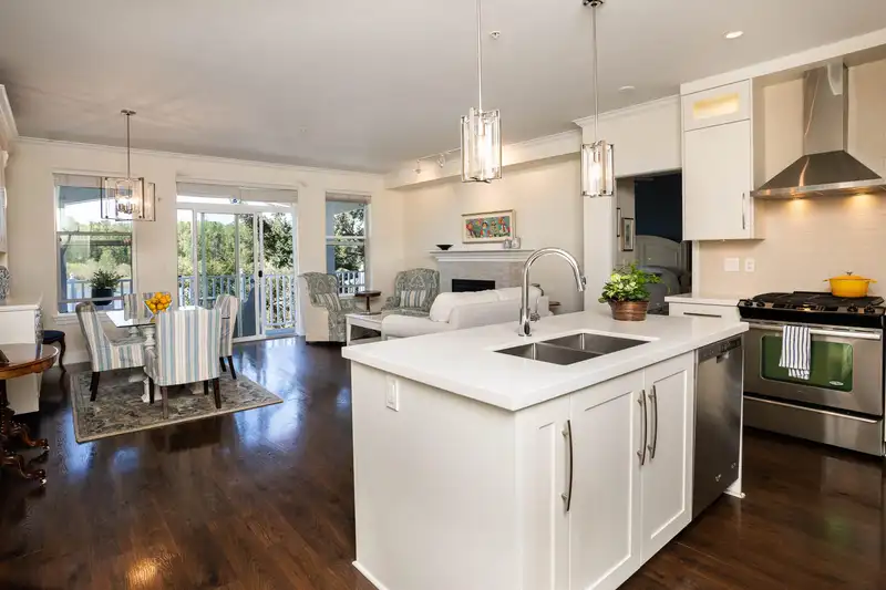 302 6251 RIVER ROAD - photo 4 of 40