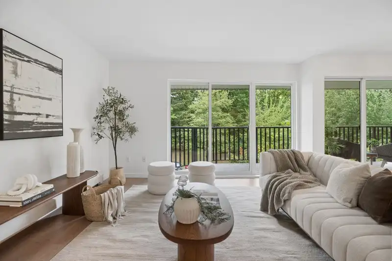 305 1945 WOODWAY PLACE - photo 1 of 16