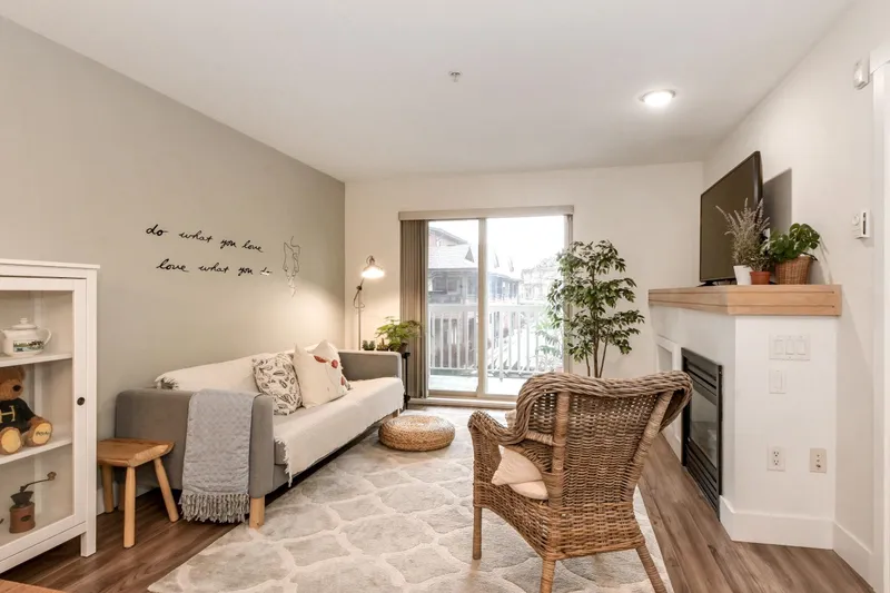 205 6500 194 STREET - photo 2 of 25