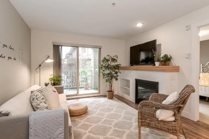 205 6500 194 STREET - photo 3 of 25