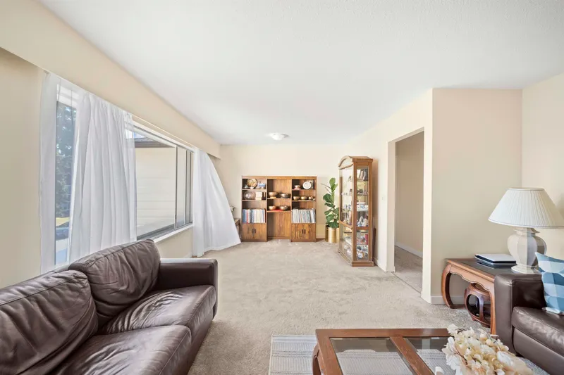 8431 ROSEBANK CRESCENT - photo 4 of 25