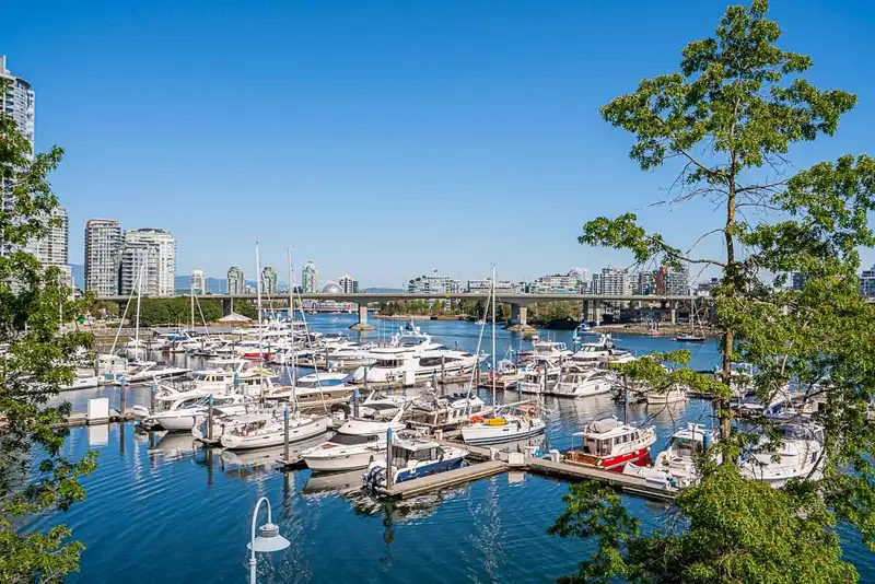 319 1228 MARINASIDE CRESCENT - photo 2 of 34