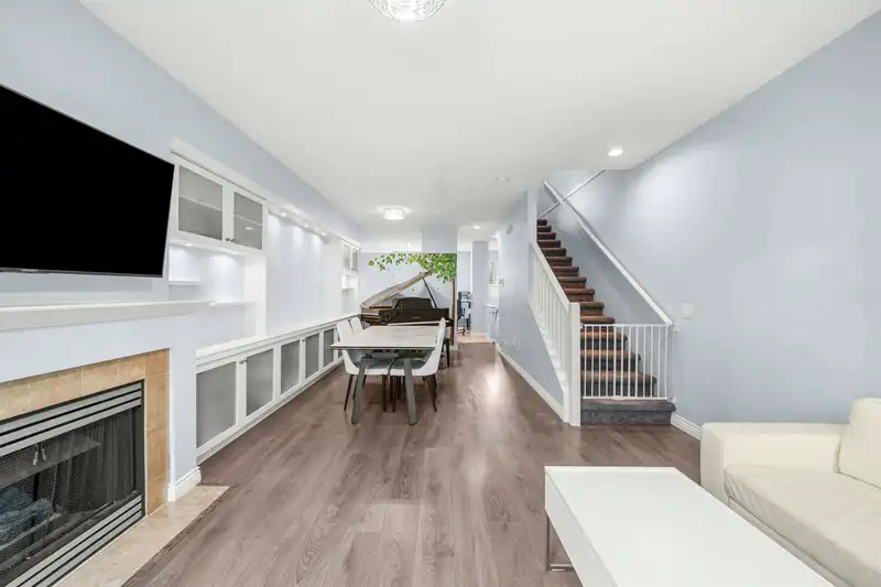 91 3711 ROBSON COURT - photo 2 of 32