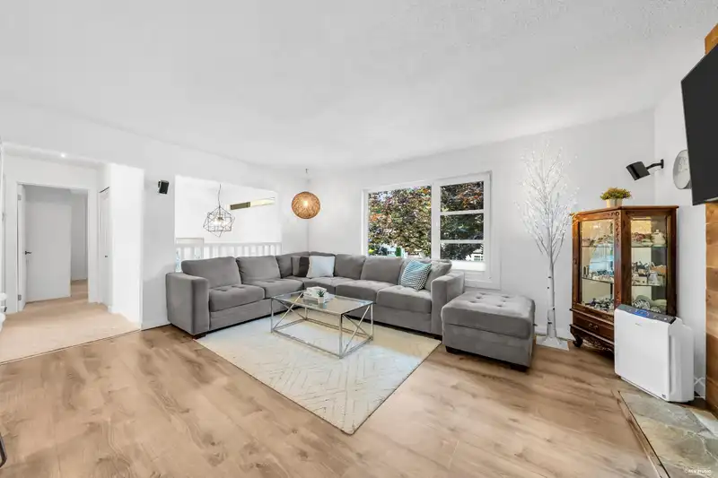 35365 SELKIRK AVENUE - photo 2 of 34