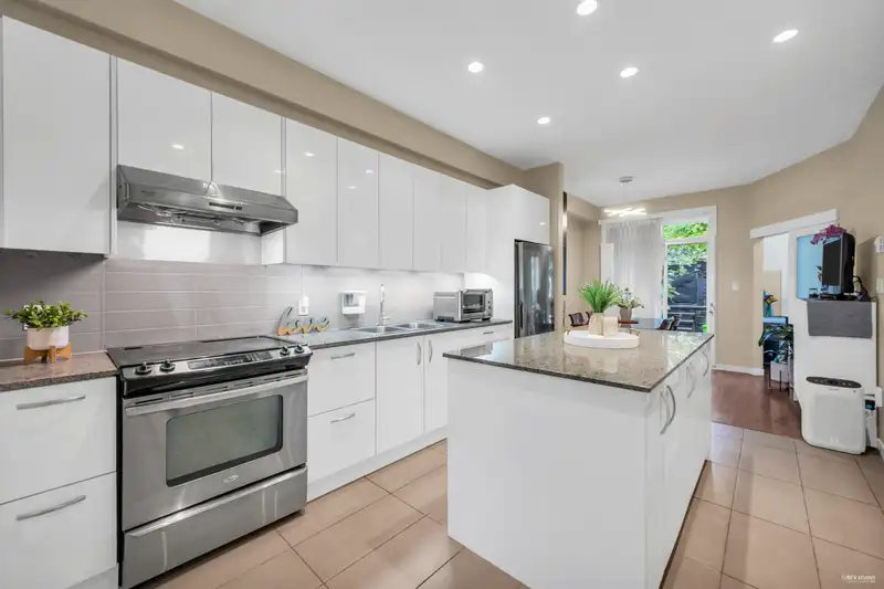 12 5663 IRMIN STREET - photo 1 of 31