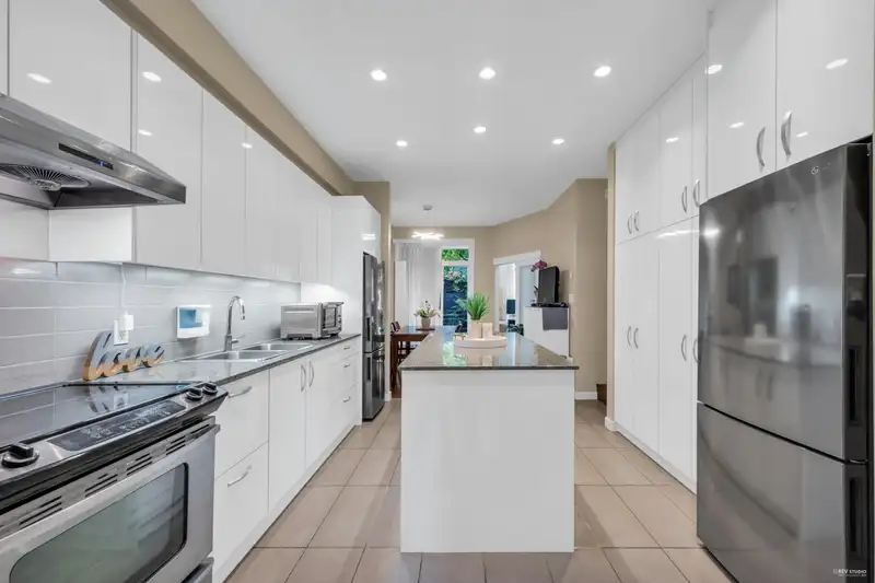 12 5663 IRMIN STREET - photo 2 of 31
