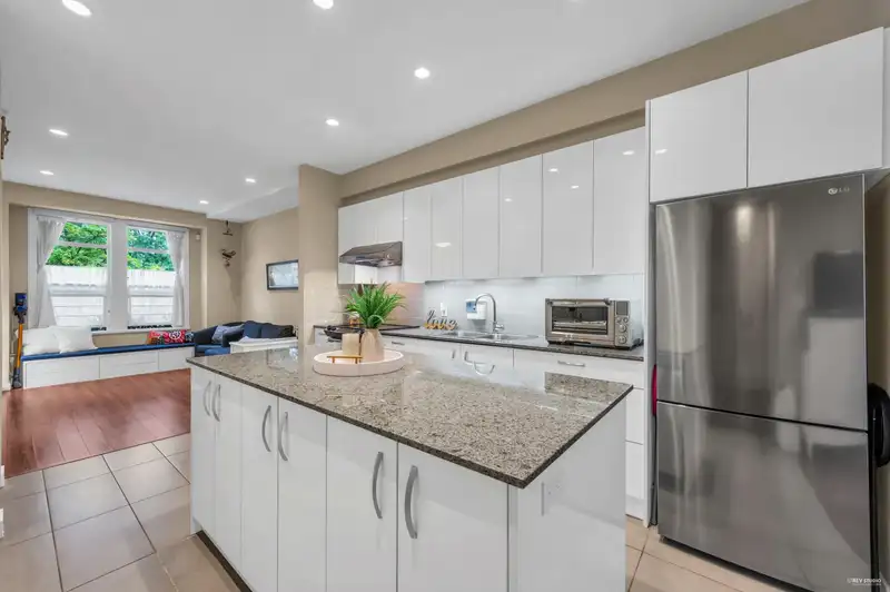 12 5663 IRMIN STREET - photo 3 of 31
