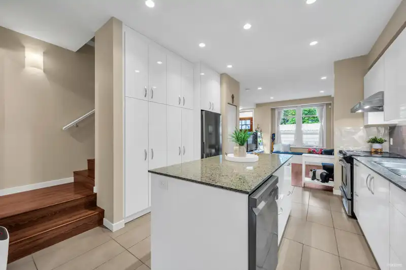 12 5663 IRMIN STREET - photo 4 of 31