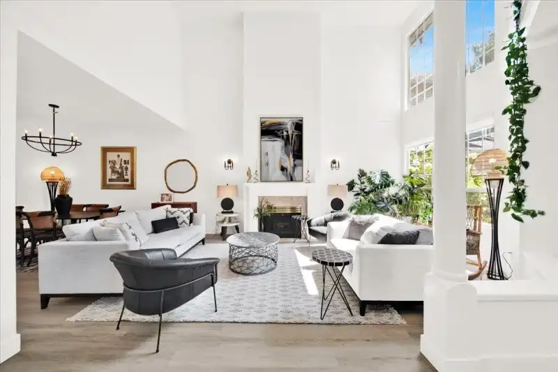 9 2688 150 STREET - photo 1 of 39
