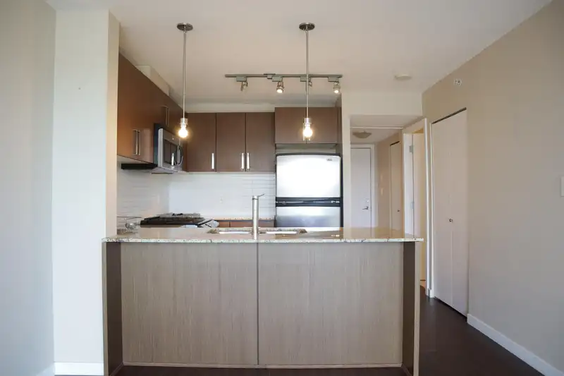 2009 9868 CAMERON STREET - photo 3 of 17