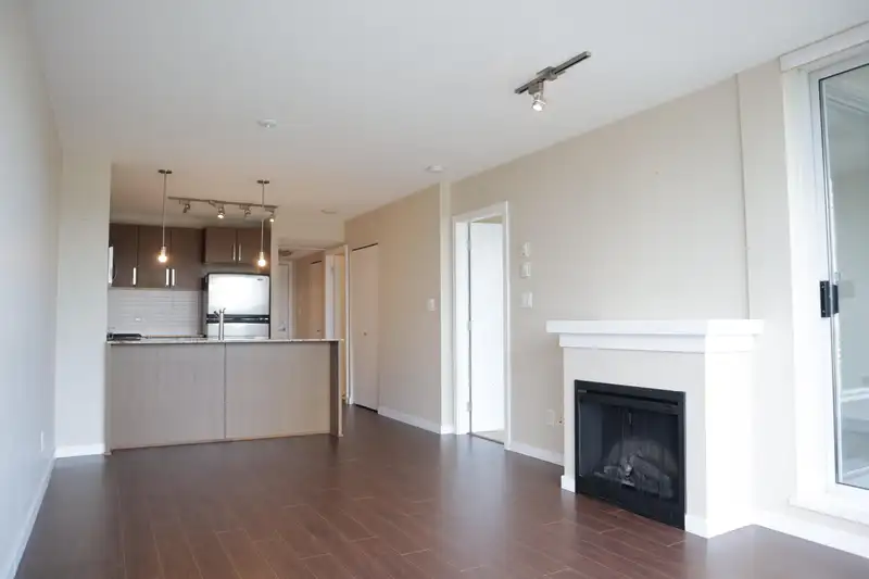 2009 9868 CAMERON STREET - photo 4 of 17