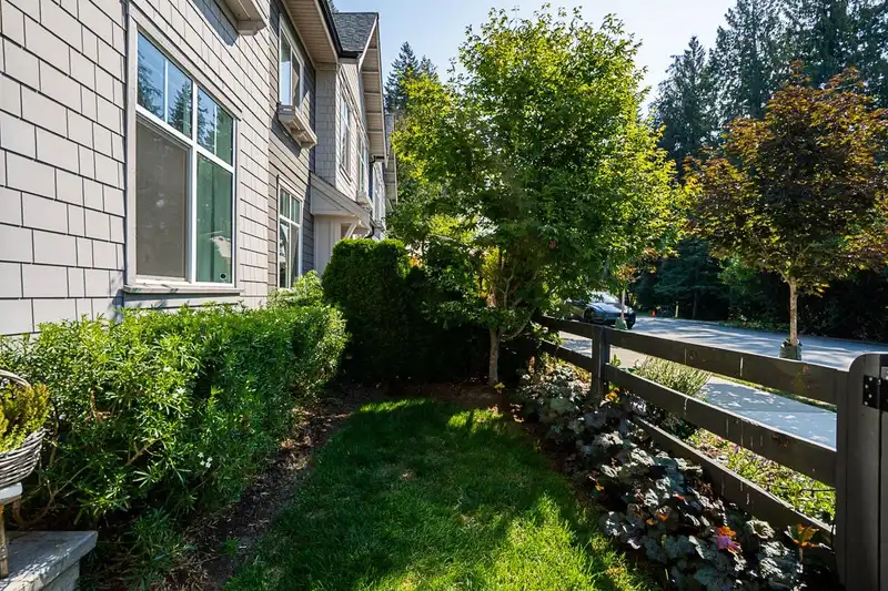 108 3529 BAYCREST AVENUE - photo 4 of 18