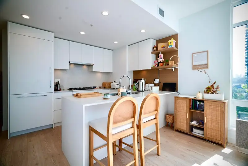 802 2181 MADISON AVENUE - photo 1 of 25