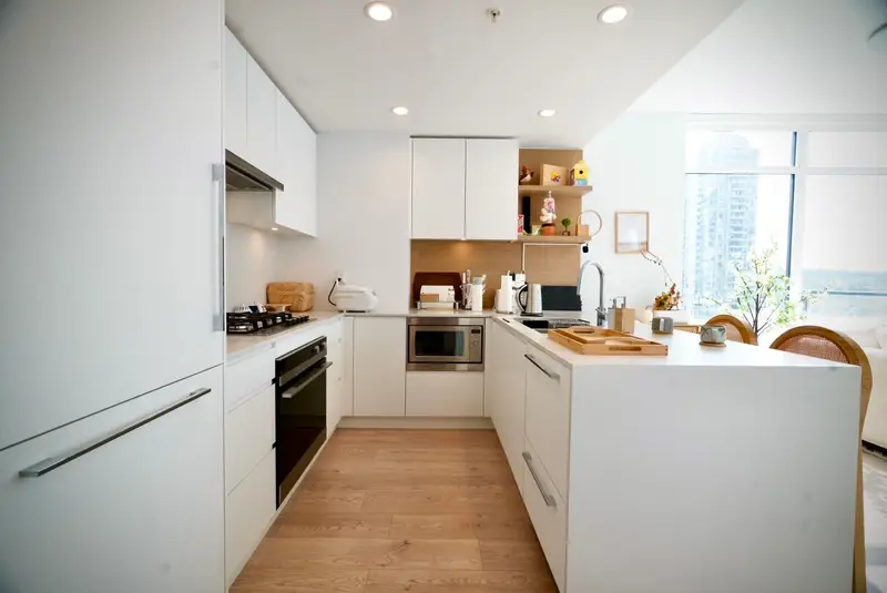 802 2181 MADISON AVENUE - photo 2 of 25