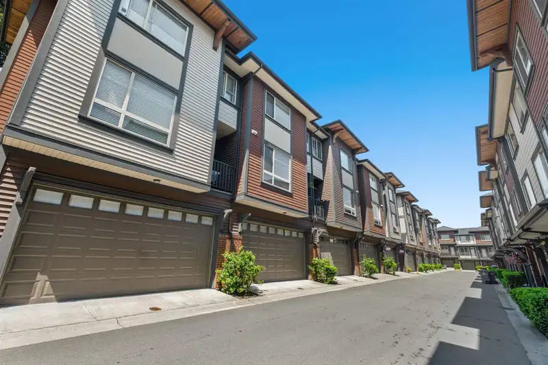 13 16127 87 AVENUE - photo 3 of 25
