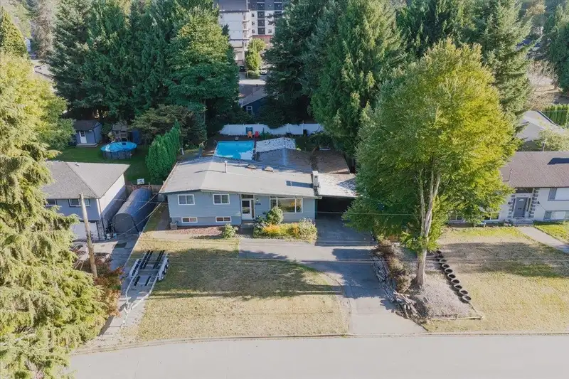 21784 DONOVAN AVENUE - photo 2 of 40