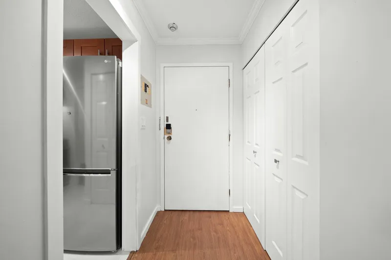 213 436 SEVENTH STREET - photo 2 of 25