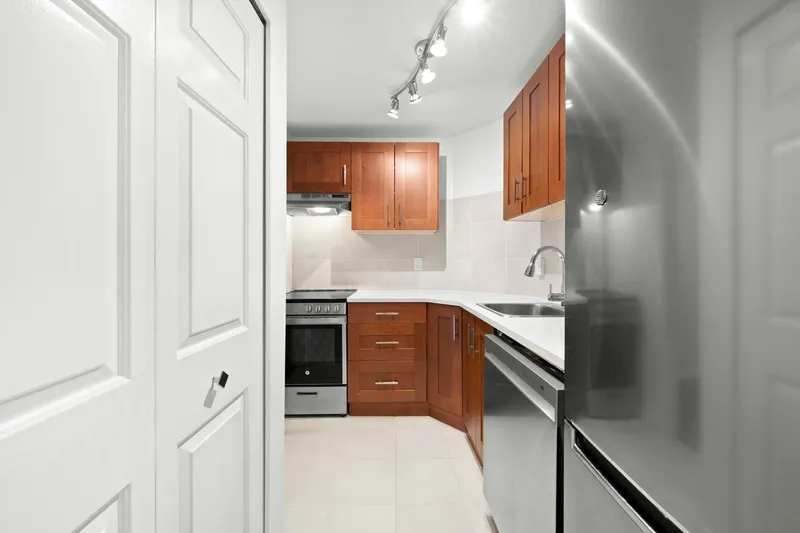 213 436 SEVENTH STREET - photo 3 of 25