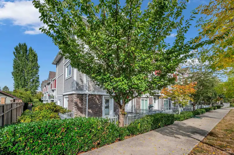 16 14320 103A AVENUE - photo 4 of 32