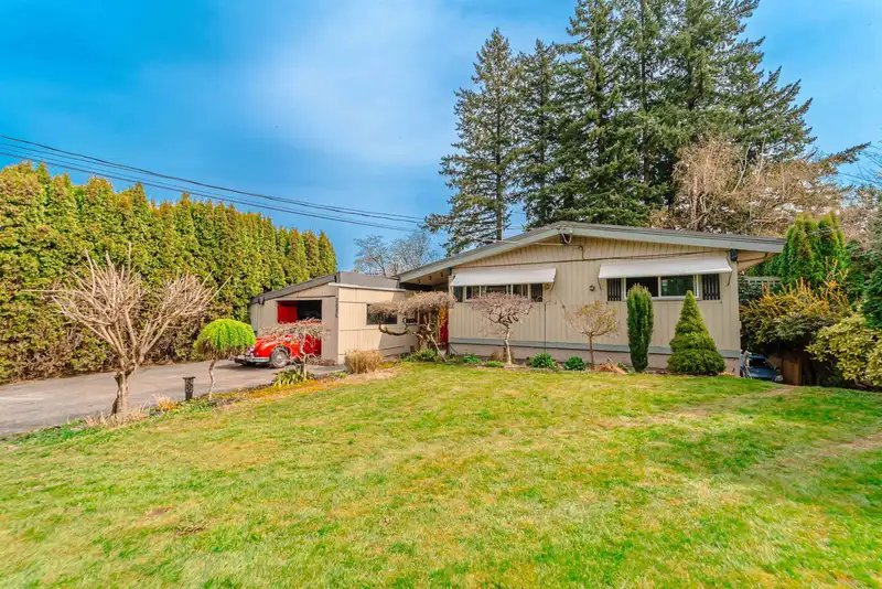 2886 UPLAND CRESCENT - photo 2 of 40